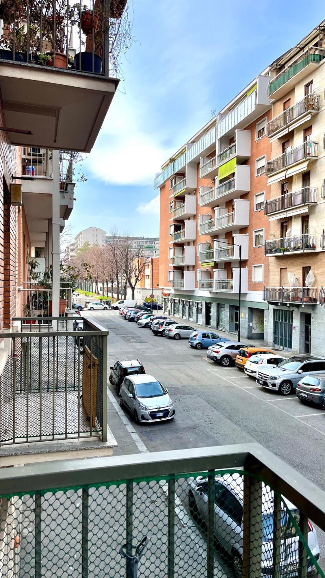Near Metro Rivoli, Via Trapani Apartment