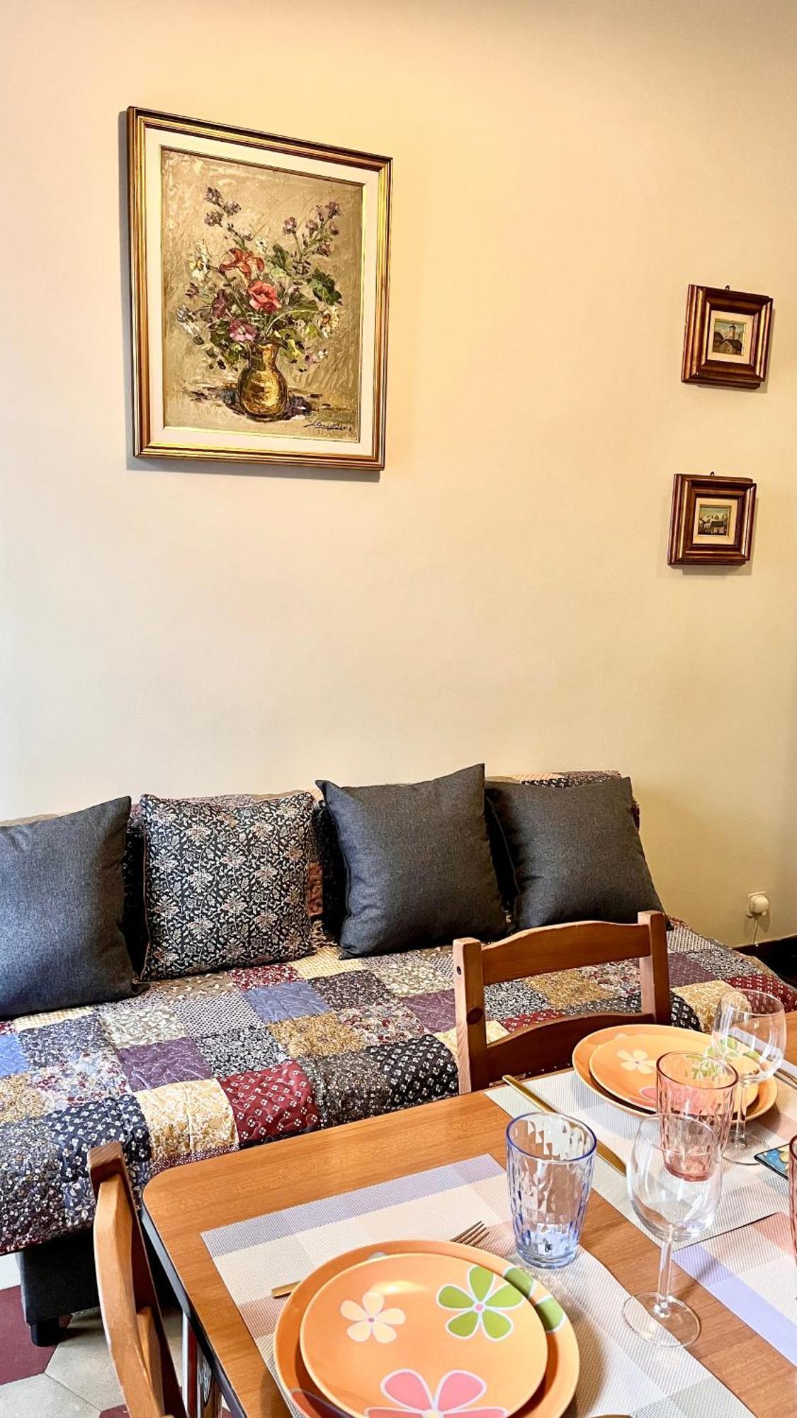Near Metro Rivoli, Via Trapani Apartment